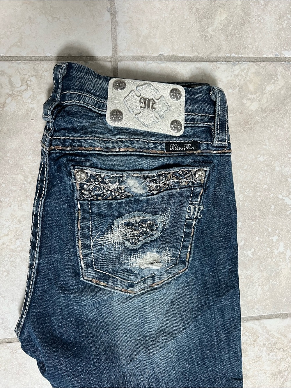 Low waisted Miss Me Capris